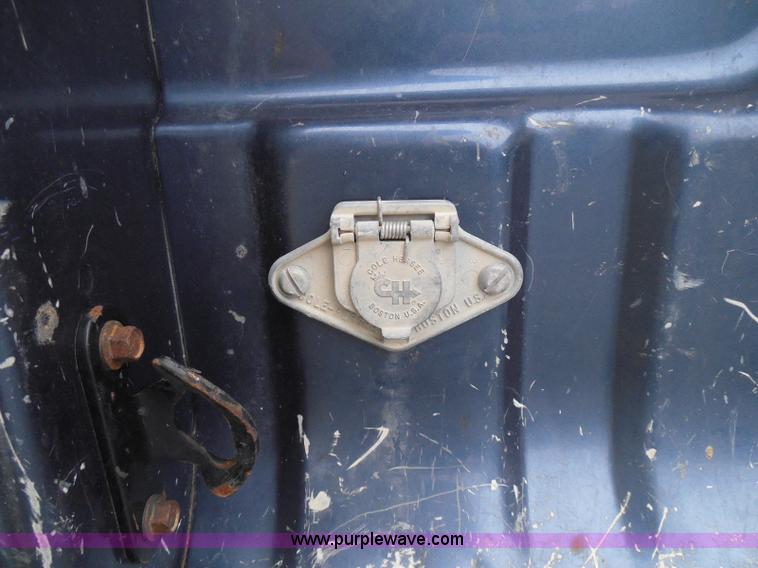 image for item I3330 2004 Ford F250 Super Duty pickup truck bed