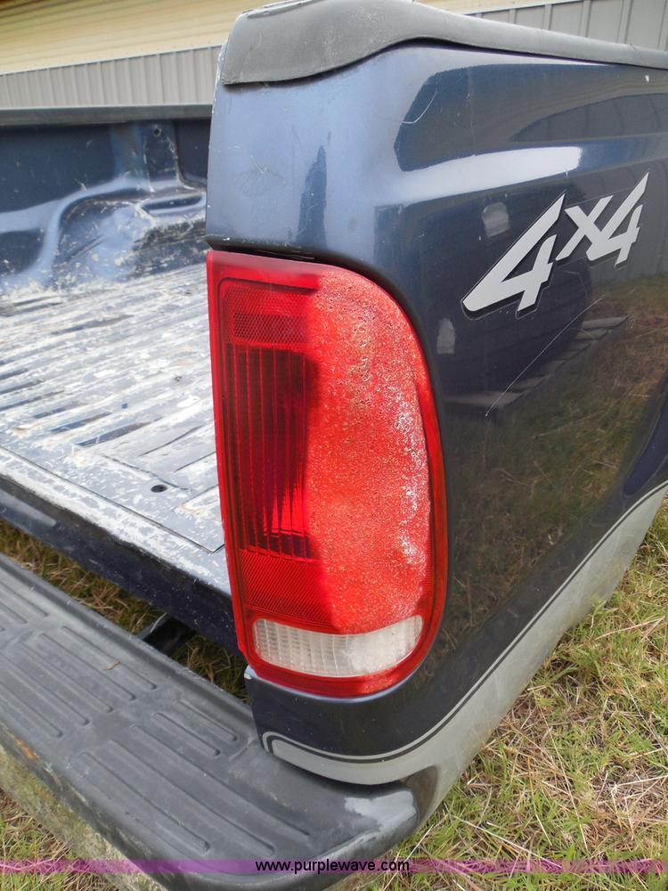 image for item I3330 2004 Ford F250 Super Duty pickup truck bed