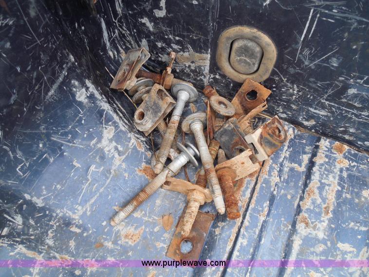 image for item I3330 2004 Ford F250 Super Duty pickup truck bed