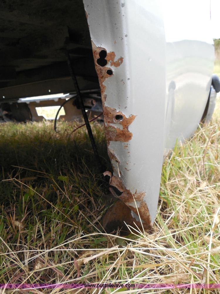 image for item I3330 2004 Ford F250 Super Duty pickup truck bed