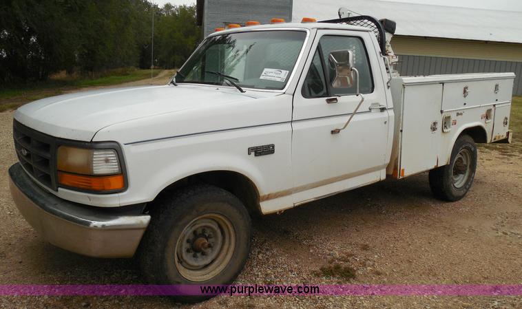 image for item I3332 1993 Ford F350 XL utility truck with crane