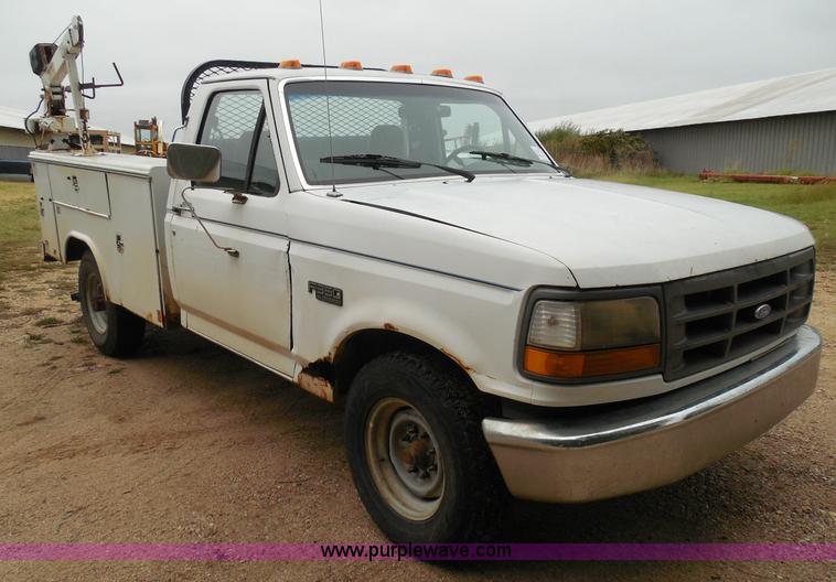 image for item I3332 1993 Ford F350 XL utility truck with crane