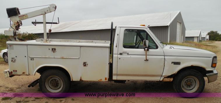 image for item I3332 1993 Ford F350 XL utility truck with crane