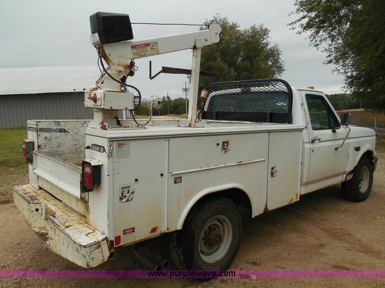 image for item I3332 1993 Ford F350 XL utility truck with crane