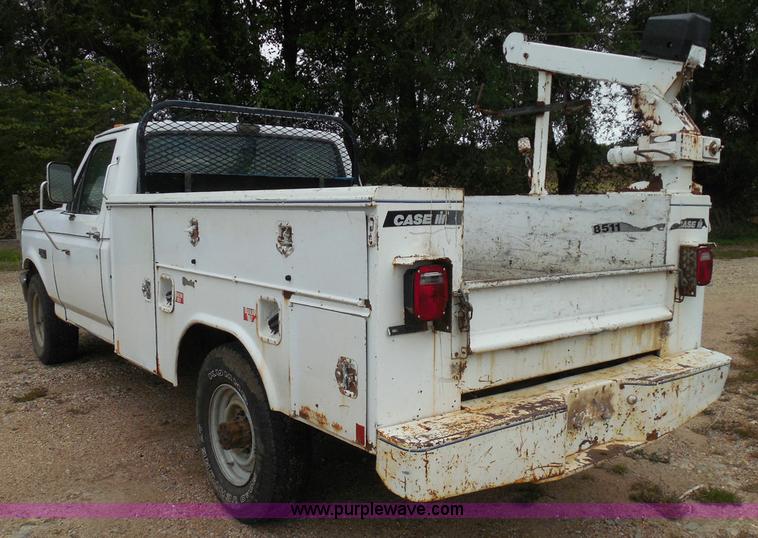 image for item I3332 1993 Ford F350 XL utility truck with crane