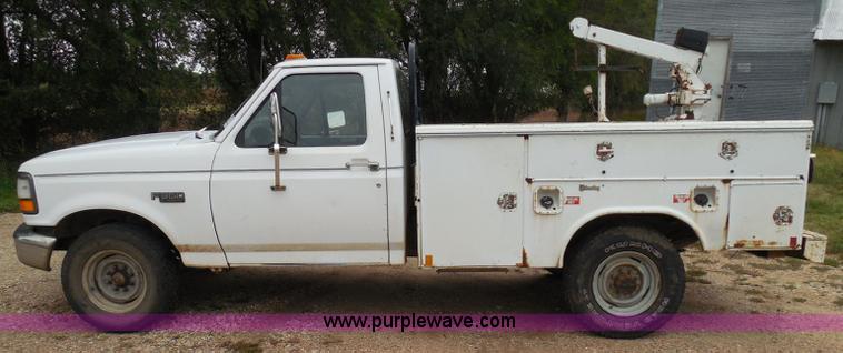 image for item I3332 1993 Ford F350 XL utility truck with crane