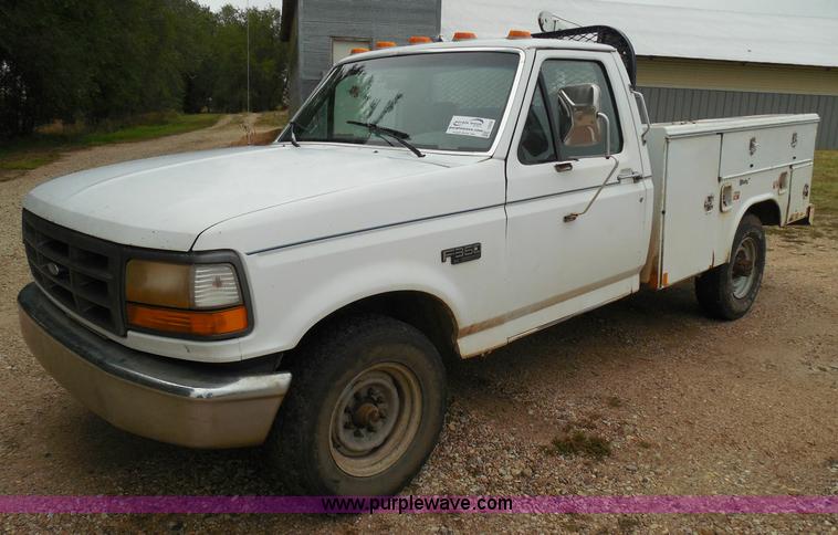 image for item I3332 1993 Ford F350 XL utility truck with crane