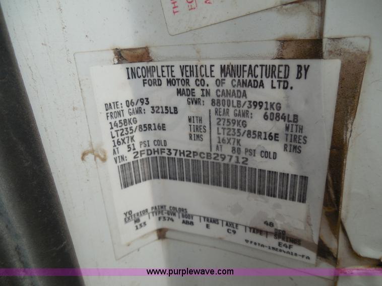 image for item I3332 1993 Ford F350 XL utility truck with crane