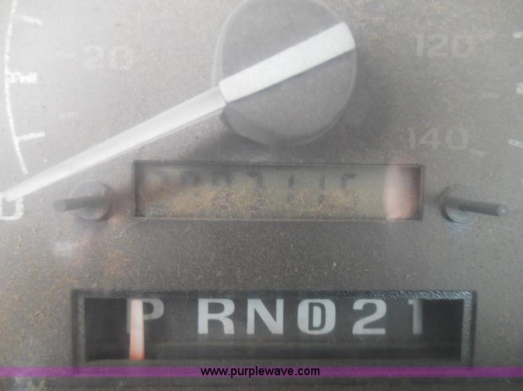 image for item I3332 1993 Ford F350 XL utility truck with crane