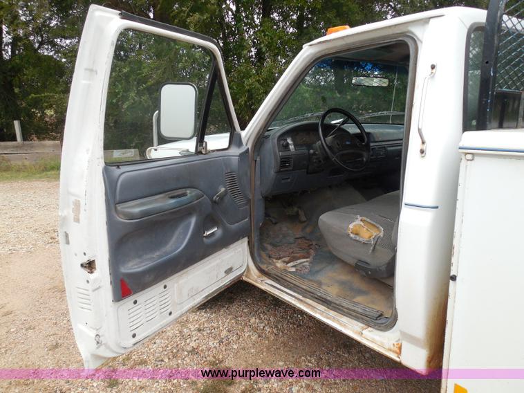 image for item I3332 1993 Ford F350 XL utility truck with crane