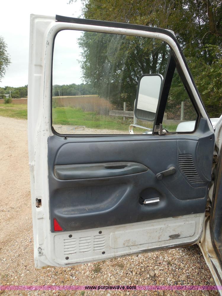 image for item I3332 1993 Ford F350 XL utility truck with crane