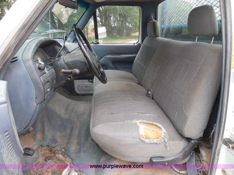 image for item I3332 1993 Ford F350 XL utility truck with crane