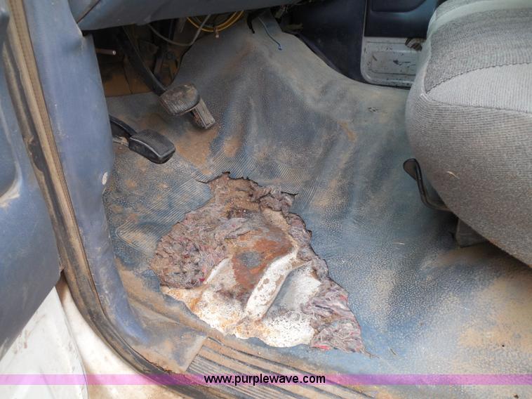 image for item I3332 1993 Ford F350 XL utility truck with crane