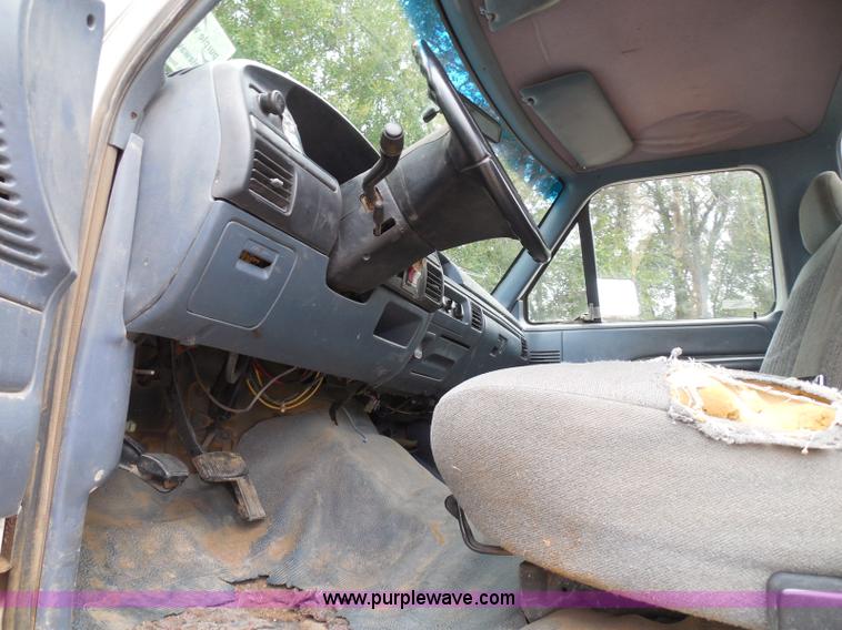 image for item I3332 1993 Ford F350 XL utility truck with crane