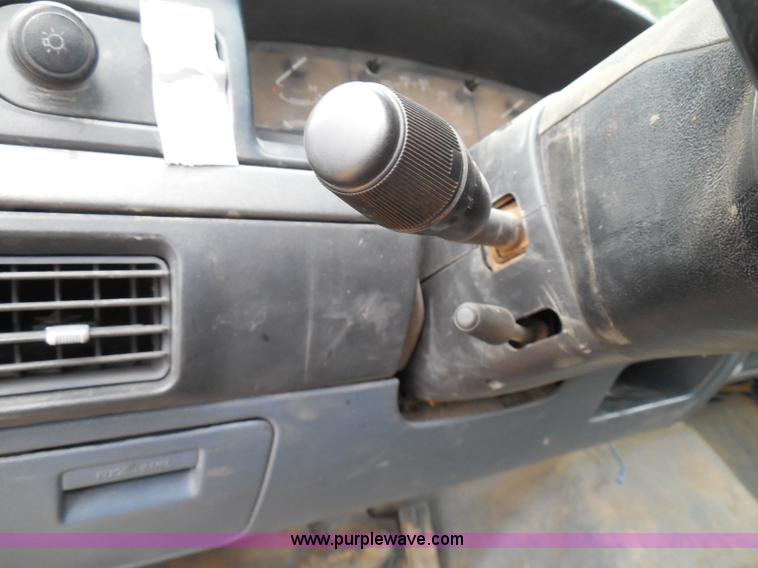 image for item I3332 1993 Ford F350 XL utility truck with crane