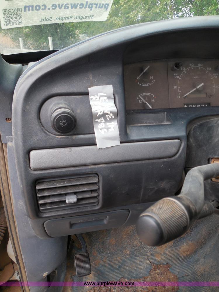 image for item I3332 1993 Ford F350 XL utility truck with crane