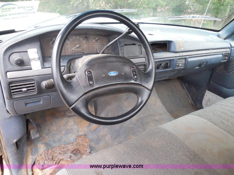 image for item I3332 1993 Ford F350 XL utility truck with crane