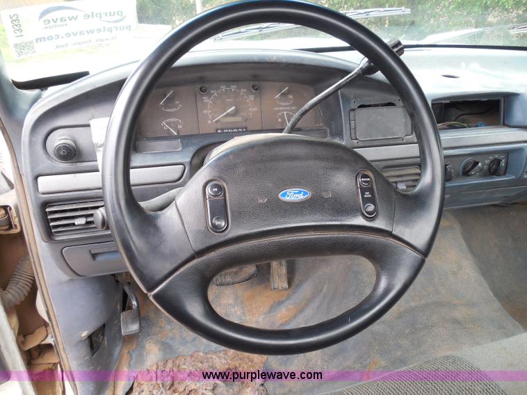 image for item I3332 1993 Ford F350 XL utility truck with crane