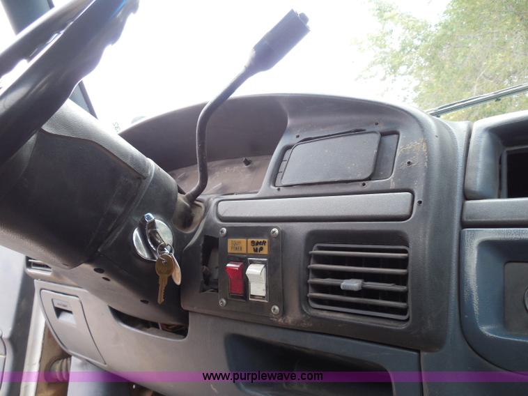 image for item I3332 1993 Ford F350 XL utility truck with crane