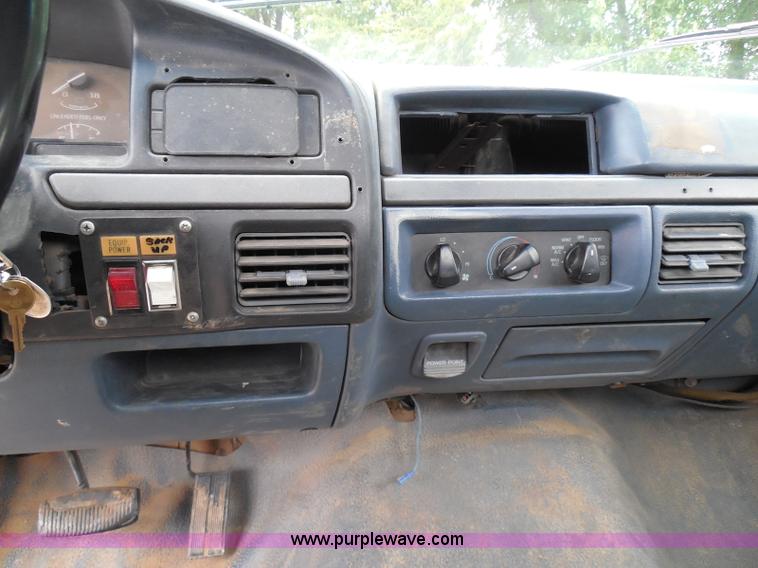 image for item I3332 1993 Ford F350 XL utility truck with crane