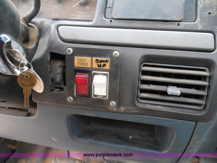 image for item I3332 1993 Ford F350 XL utility truck with crane