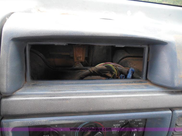 image for item I3332 1993 Ford F350 XL utility truck with crane