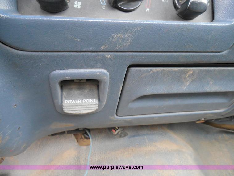 image for item I3332 1993 Ford F350 XL utility truck with crane