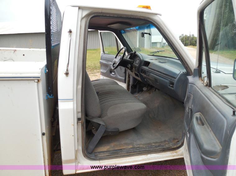 image for item I3332 1993 Ford F350 XL utility truck with crane