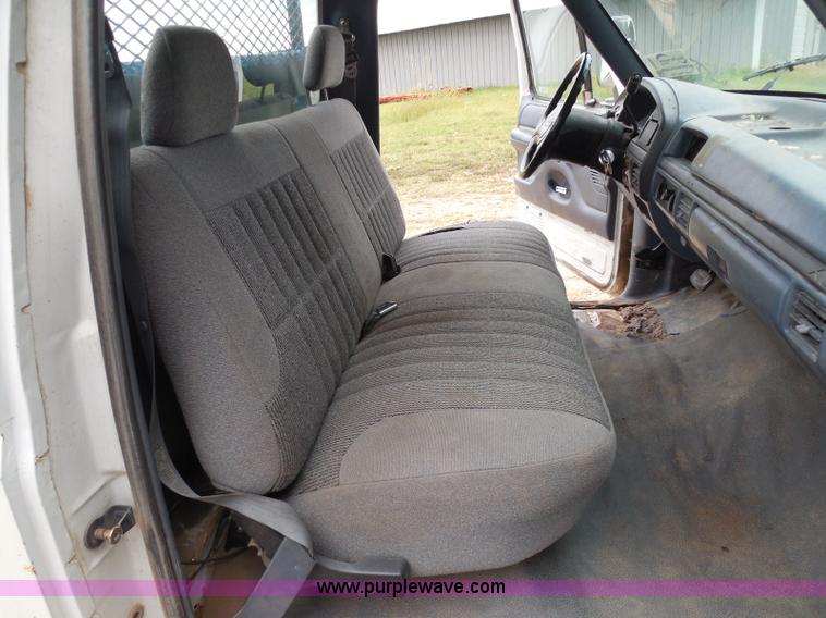 image for item I3332 1993 Ford F350 XL utility truck with crane