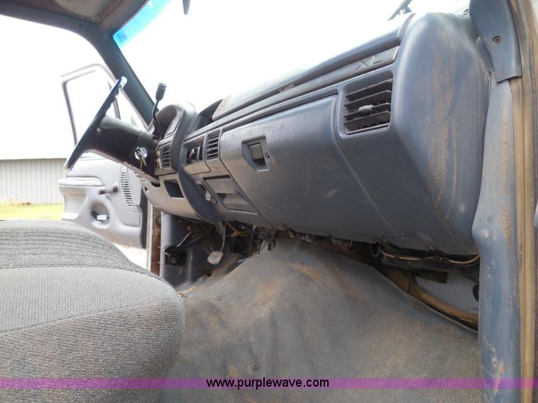 image for item I3332 1993 Ford F350 XL utility truck with crane