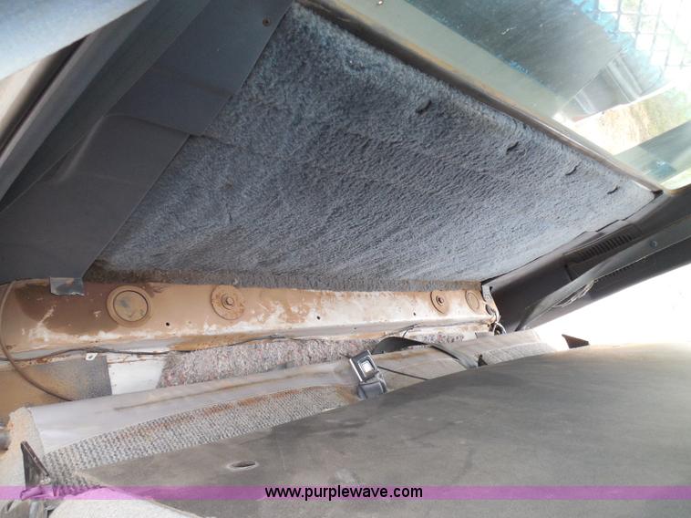 image for item I3332 1993 Ford F350 XL utility truck with crane