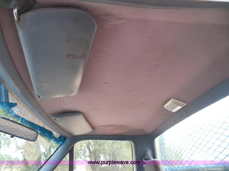 image for item I3332 1993 Ford F350 XL utility truck with crane