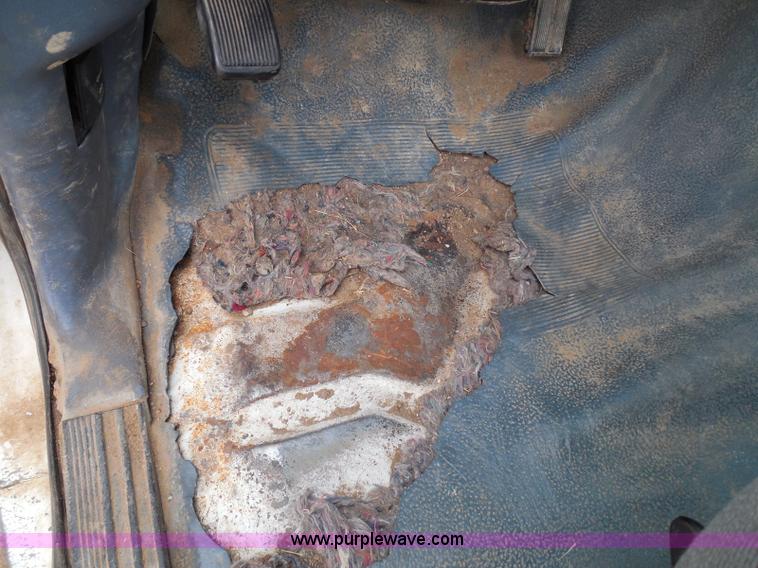 image for item I3332 1993 Ford F350 XL utility truck with crane