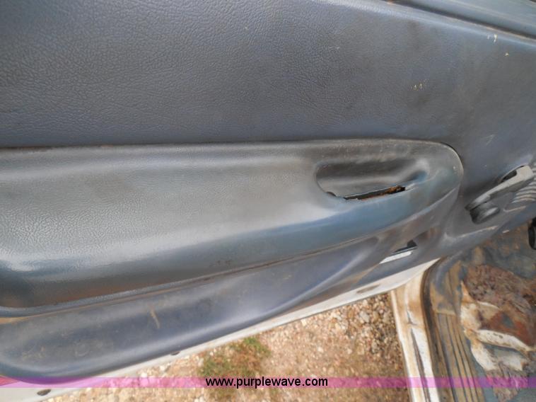 image for item I3332 1993 Ford F350 XL utility truck with crane