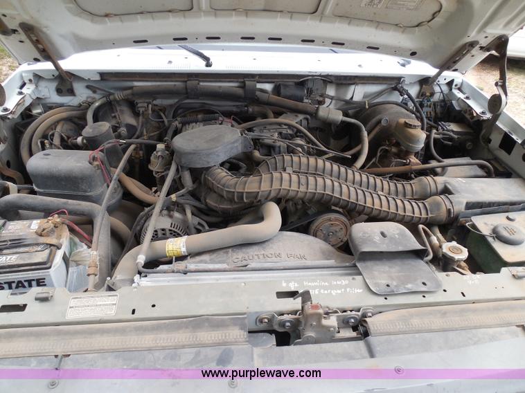 image for item I3332 1993 Ford F350 XL utility truck with crane