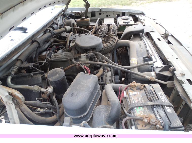 image for item I3332 1993 Ford F350 XL utility truck with crane