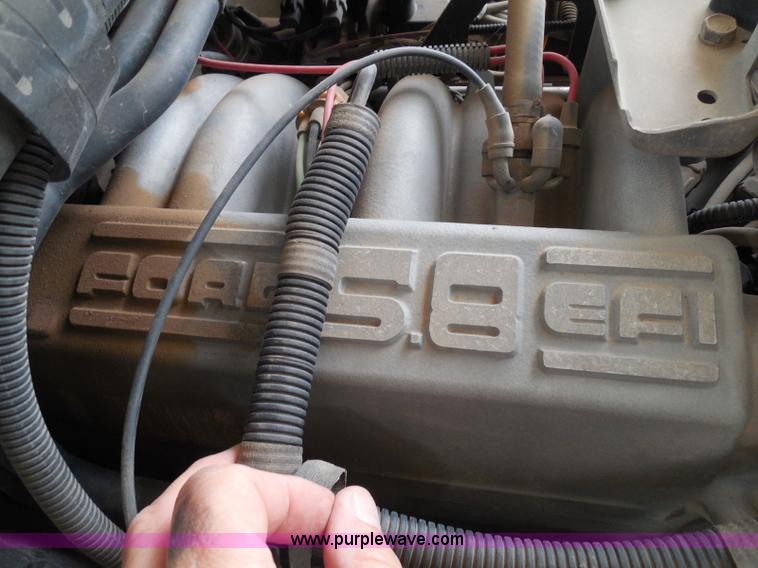 image for item I3332 1993 Ford F350 XL utility truck with crane