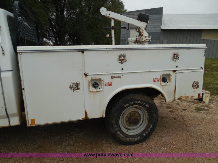 image for item I3332 1993 Ford F350 XL utility truck with crane