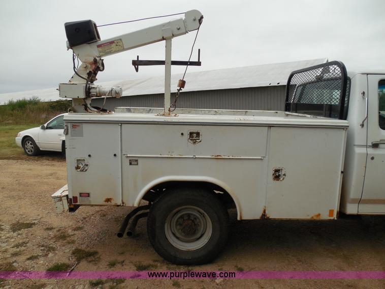 image for item I3332 1993 Ford F350 XL utility truck with crane