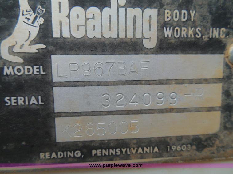 image for item I3332 1993 Ford F350 XL utility truck with crane