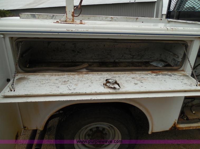 image for item I3332 1993 Ford F350 XL utility truck with crane