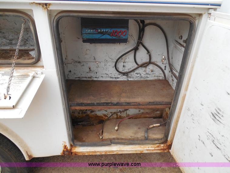 image for item I3332 1993 Ford F350 XL utility truck with crane