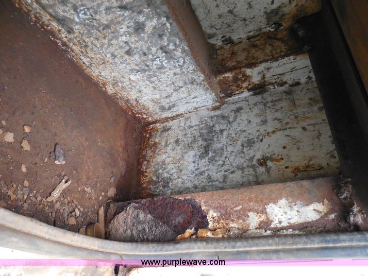 image for item I3332 1993 Ford F350 XL utility truck with crane