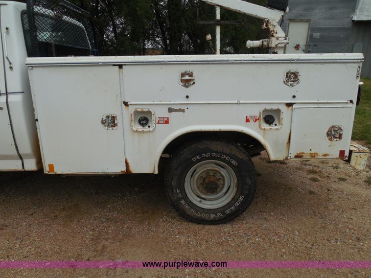 image for item I3332 1993 Ford F350 XL utility truck with crane