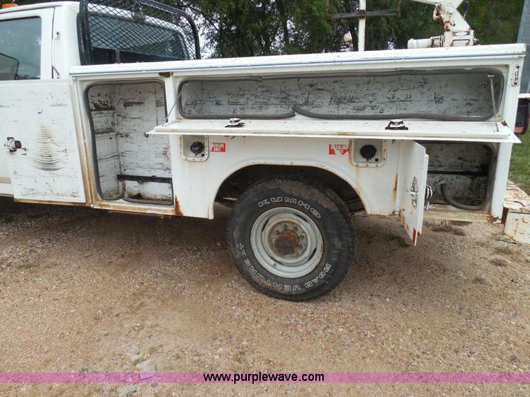 image for item I3332 1993 Ford F350 XL utility truck with crane