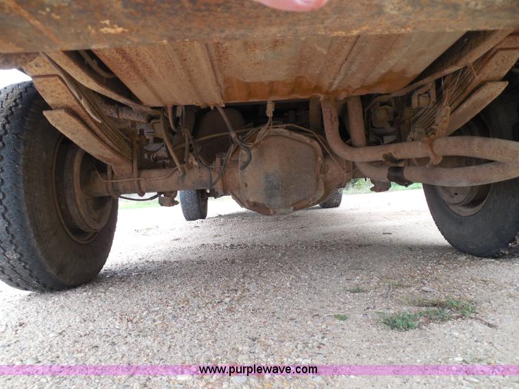 image for item I3332 1993 Ford F350 XL utility truck with crane