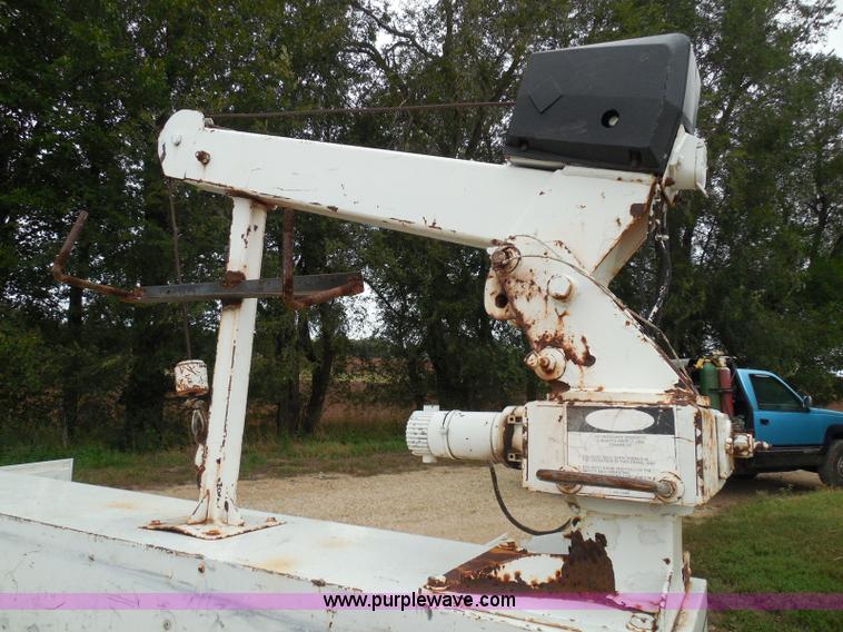 image for item I3332 1993 Ford F350 XL utility truck with crane