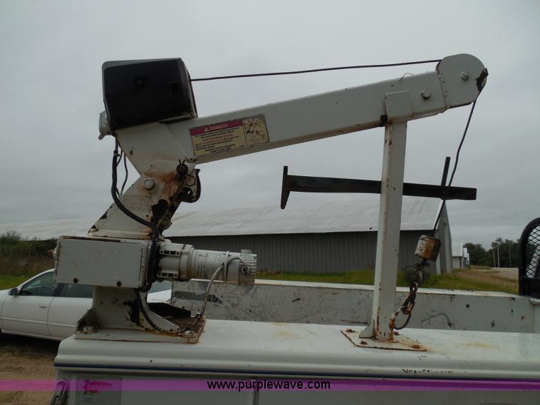 image for item I3332 1993 Ford F350 XL utility truck with crane