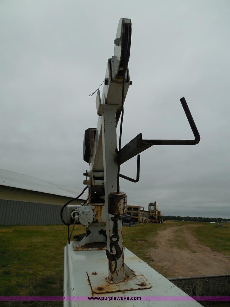 image for item I3332 1993 Ford F350 XL utility truck with crane