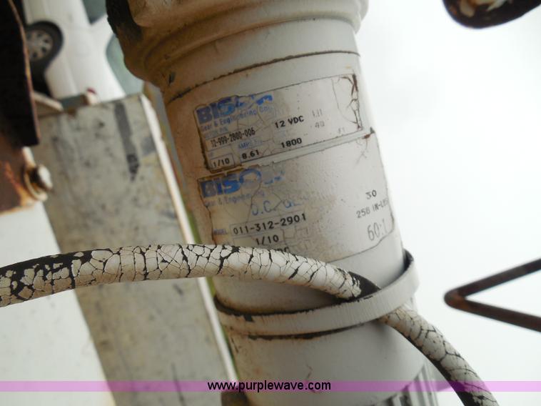 image for item I3332 1993 Ford F350 XL utility truck with crane